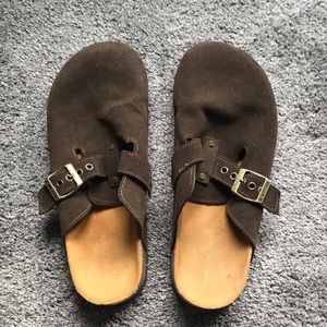 American Eagle Clogs